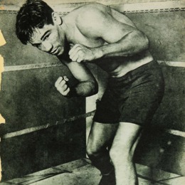 9. Fotografía de "El Tani" después de una victoriosa pelea. En Los Sports, año 1929.