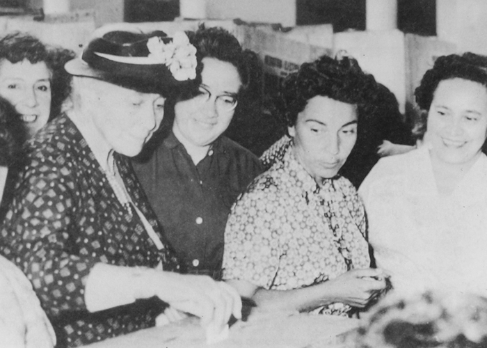 5. Mujeres votando en las elecciones municipales de 1945.