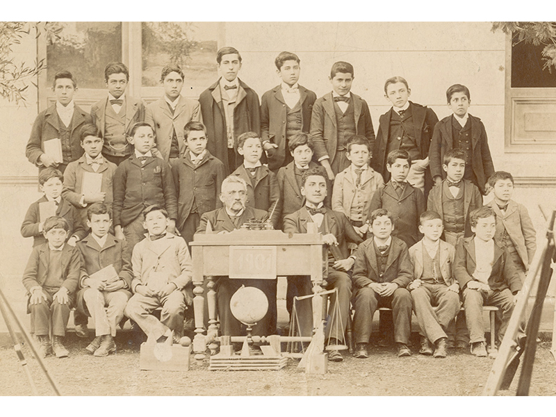 Alumnos de la Escuela Superior nº 3, Santiago, 1901.