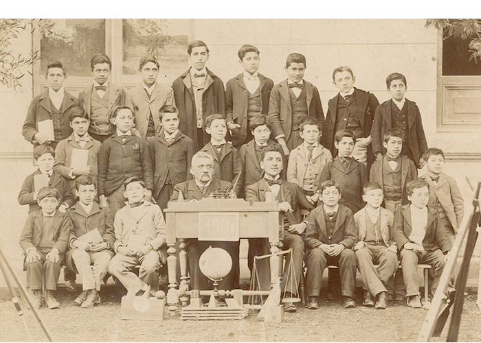 Alumnos de la Escuela Superior nº 3, Santiago, 1901.
