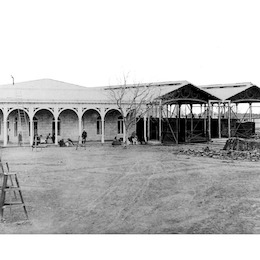 2. Primera estación del ferrocarril del Sur, 1860.