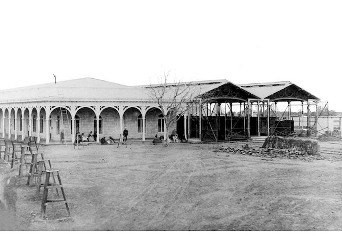 2. Primera estación del ferrocarril del Sur, 1860.