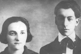 1. Pablo Neruda y su hermana, 1916.