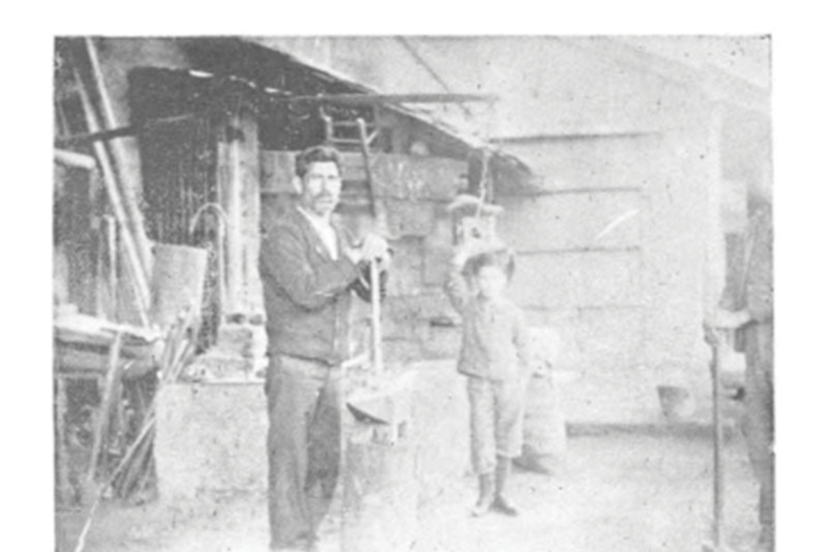 7. Familia campesina en la ciudad, hacia 1900.