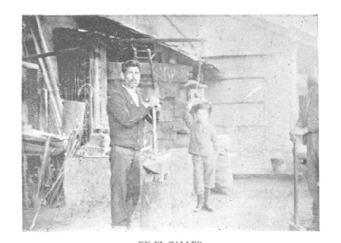 7. Familia campesina en la ciudad, hacia 1900.