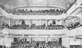 1. Espectadores de cine en el Teatro Carrera, 1926.