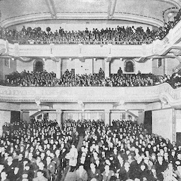 1. Espectadores de cine en el Teatro Carrera, 1926.