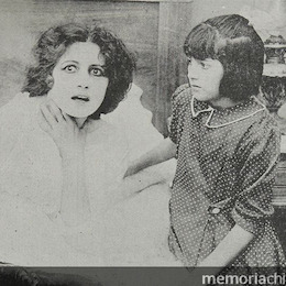 2. María Padín en escena de La avenida de las Acacias, 1918.