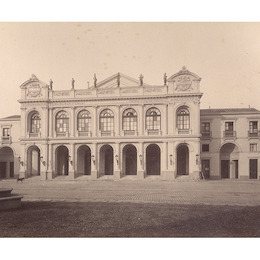 7. Teatro Municipal de Santiago: fachada principal, 1903.
