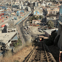 Vista al Puerto de Valparaíso, Cerro Cordillera, Valparaíso, Región de Valparaíso. Roderik Henderson. Fundación Imagen de Chile (FICH).