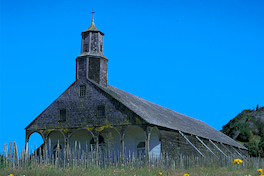 Iglesia de Quinchao, Chiloé. Servicio Nacional de Turismo - Sernatur, Fundación Imagen de Chile (FICH).