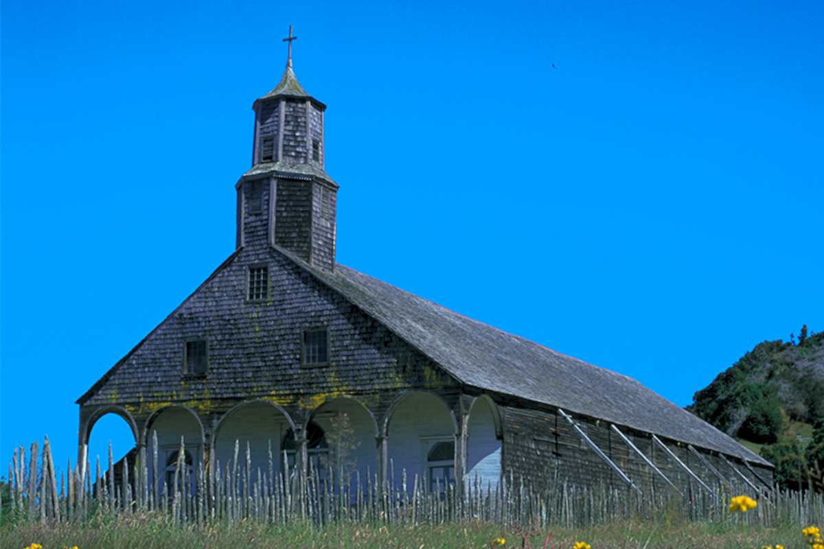 Iglesia de Quinchao, Chiloé. Servicio Nacional de Turismo - Sernatur, Fundación Imagen de Chile (FICH).