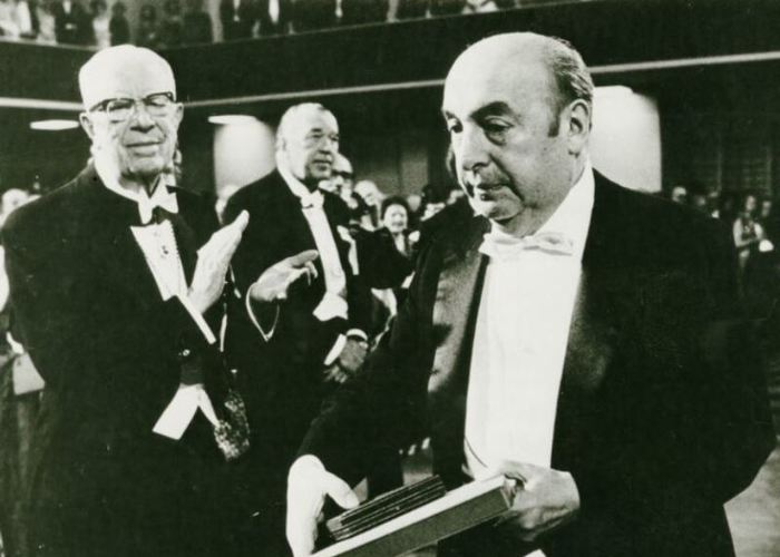 2. Pablo Neruda en la ceremonio de los premios Nobel, 1971.