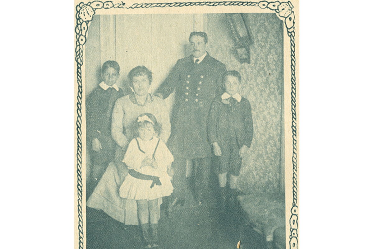 2. Piloto Pardo, su esposa y sus tres hijos.