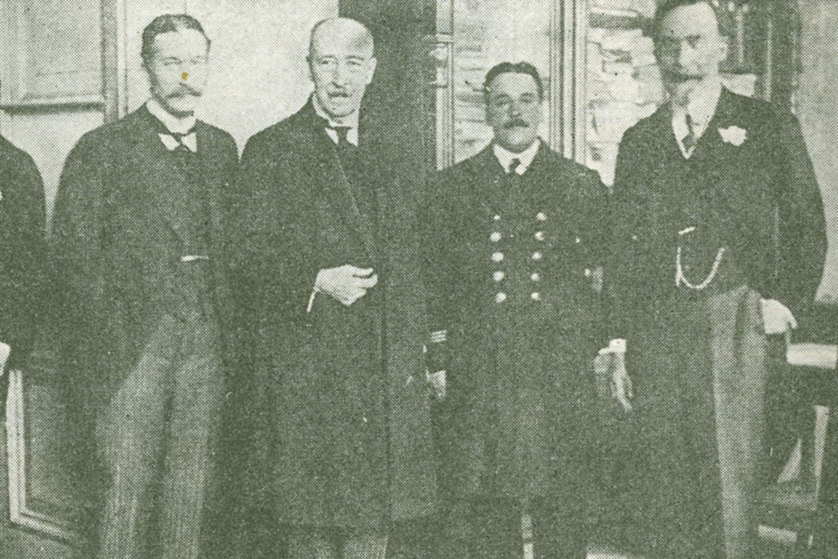 5. El capitán Pardo y algunos miembros de la Sociedad de Historia y Geografía.