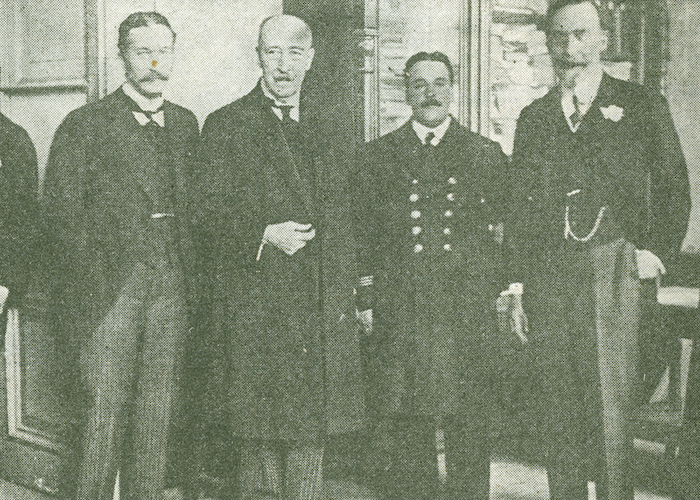 5. El capitán Pardo y algunos miembros de la Sociedad de Historia y Geografía.
