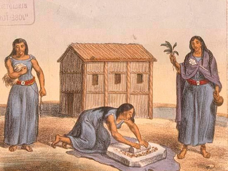 Mujeres mapuche moliendo el grano