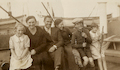 5. Jesús Veiga. Esposa de Jesús Veiga con otras personas, Punta Arenas, entre 1930 y 1935.
