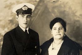 6. Valentín Olave. Un marino y su mamá, Valparaíso.