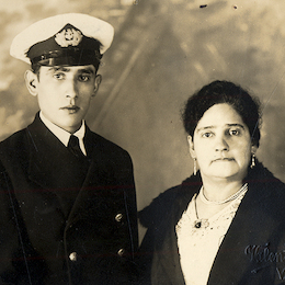 6. Valentín Olave. Un marino y su mamá, Valparaíso.