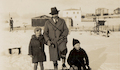 9. Jesús Veiga y sus dos hijos en la nieve, Punta Arenas, 1930.
