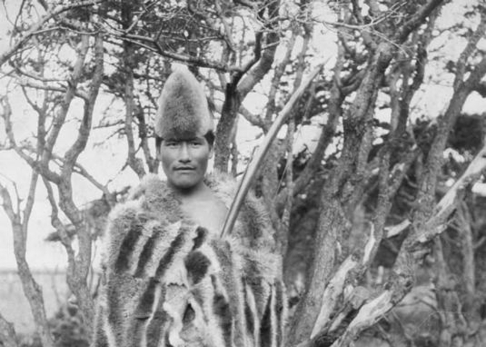 3. Retrato de un cazador selk'nam en el Campamento Río del Fuego, hacia 1920.