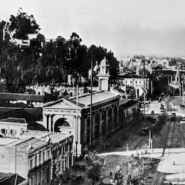 Vista del convento de las monjas de Santa Clara y del cerro Santa Lucía, 1910.