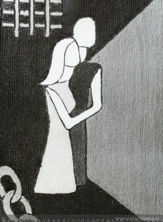 Una pareja se abraza en el encierro.