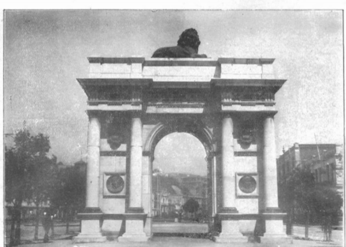 Arco obsequiado por la colonia británica a Valparaíso, en 1911.
