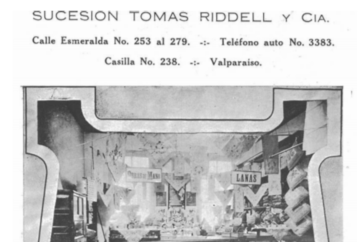 Interior de la Casa Ridell, tienda de ropa y artículos para señoras, caballeros y niños
