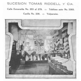Interior de la Casa Ridell, tienda de ropa y artículos para señoras, caballeros y niños
