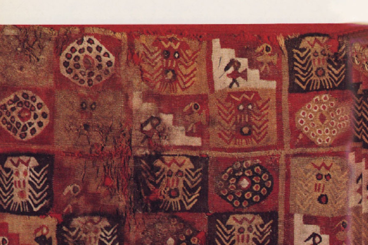 11. Fragmento de tejido ("cumbi"), de lana. Periodo inka.