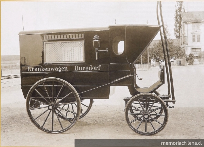 3. Ambulancia comprada en 1905.