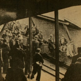 13. Mineros entrando a una mina.