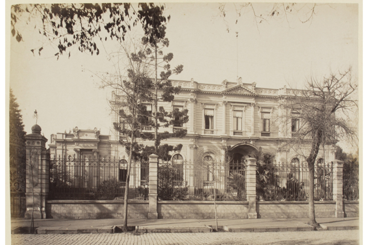 1. Fachada palacio Cousiño de Santiago, 1890.