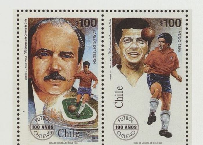 7. Estampilla que celebra los 100 años del fútbol en Chile.