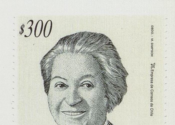 9. Estampilla que celebra los 50 años del Premio Nobel a Gabriela Mistral.