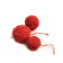 Paso 6. Ovillado: tras teñir la lana, se forman ovillos para guardarla.