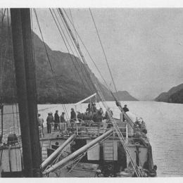 1. Navegando en los canales patagónicos.