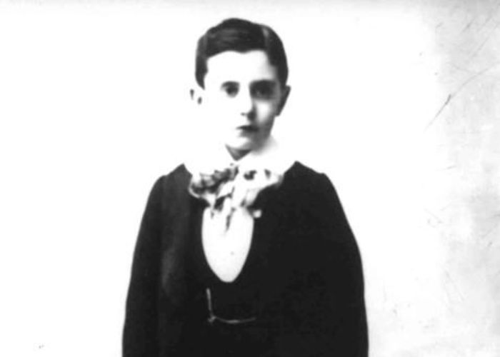 2. El niño Huidobro. Fotografía tomada hacia 1900.