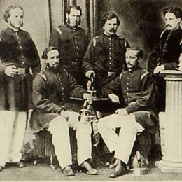 1. Miembros de la Primera Compañía de Bomberos de Valparaíso, 1851.