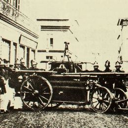 4. Voluntarios de la Primera Compañía de Bomberos de Valparaíso, hacia 1865.