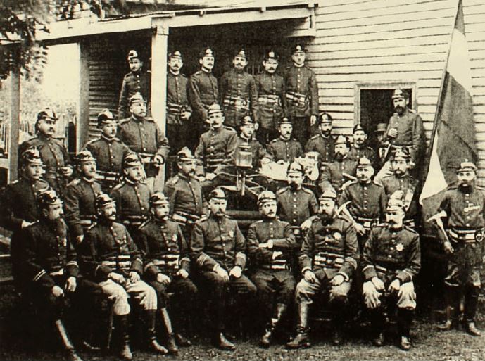 6. Voluntarios de la Bomba Alemana. Temuco, 1900.