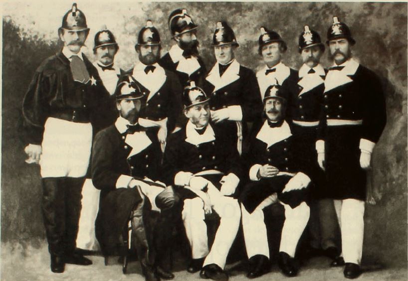 10. Miembros del Primer Cuerpo de Bomberos de Santiago.