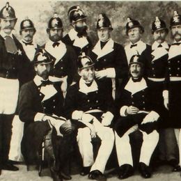10. Miembros del Primer Cuerpo de Bomberos de Santiago.
