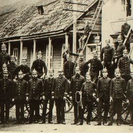 12. Miembros de la Compañía Alemana Germania, de Osorno, hacia 1900.