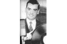 4. Raúl Matas, conductor del programa “Discomanía” en Radio Minería, 1950.