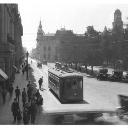 3. Tranvía en Plaza de Armas, 1927.