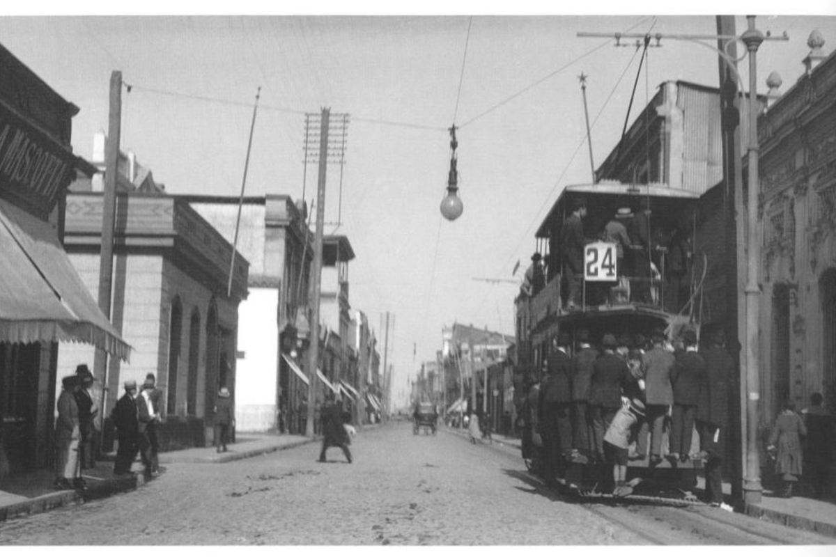 4. Tranvía en San Diego al llegar a Tarapacá, 1920.