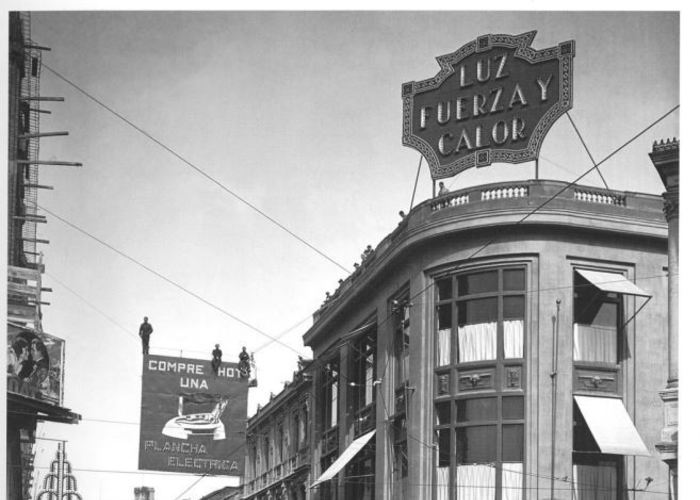 4. El edificio de “La Luz”. Ahumada esquina Compañía, 1929.